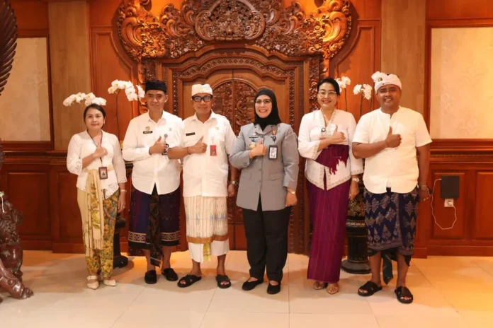 Rapat Harmonisasi yang dipimpin oleh Kakanwil Kemenkum Bali, Eem Nurmanah serta Sekda Kota Denpasar, IGN Eddy Mulya berlangsung di Ruang Praja Madya Kantor Walikota Denpasar pada Senin (2/2).