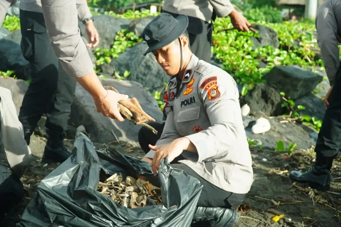 Pasca disorot oleh Presiden Republik Indonesia Prabowo Subianto, Kepolisian Daerah (Polda) Provinsi Bali bersama jajaran menggelar aksi bhakti sosial berupa pembersihan kawasan pantai secara serentak di sejumlah wilayah Bali, Rabu 4 Februari 2026.