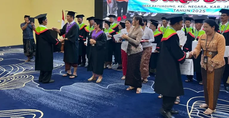 Pemerintah Kabupaten Jembrana menggelar wisuda Sekolah Lansia Tangguh pertama, mengapresiasi semangat belajar para lansia, dan menjadikannya inspirasi bagi generasi muda untuk terus menuntut ilmu tanpa batas usia.