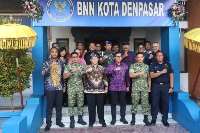 Sekretaris Daerah Kota Denpasar, I Gusti Ngurah Eddy Mulya, menghadiri kunjungan kerja Kepala BNN Provinsi Bali, Brigjen Pol. Drs. Budi Sajidin, M.Si, ke Kantor BNN Kota Denpasar pada Jumat, 6 Februari 2026.