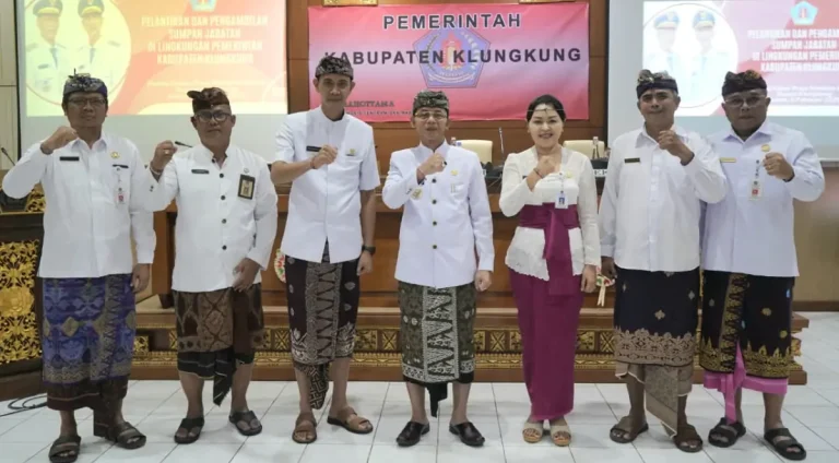 Bupati Klungkung I Made Satria melantik tiga pejabat Eselon II, menekankan optimalisasi PAD, penanganan sampah, dan ketahanan pangan bagi kesejahteraan masyarakat.
