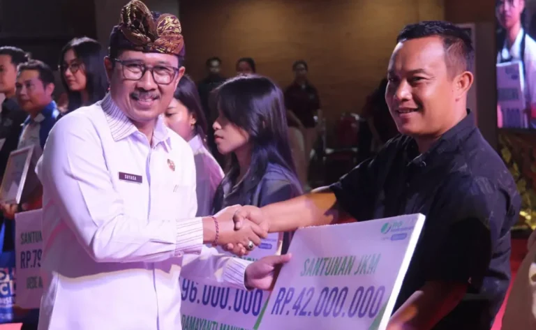 Pemerintah Kabupaten Buleleng menyelenggarakan peringatan Bulan Keselamatan dan Kesehatan Kerja (K3) Tahun 2026 yang berlangsung di Gedung Kesenian Gde Manik, Singaraja, Jumat 6 Februari 2026.