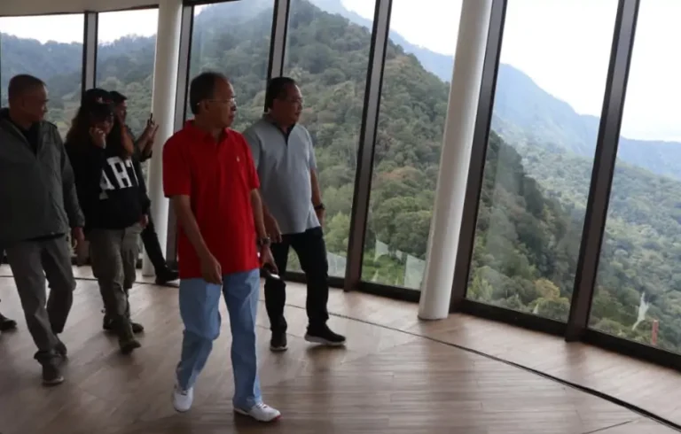 Gubernur Bali Wayan Koster melakukan peninjauan langsung terhadap perkembangan pembangunan kawasan Taman Teknologi Turyapada Tower Komunikasi Bali Smart 6.0 Kerthi Bali di Desa Amerta Sari, Kecamatan Sukasada, Kabupaten Buleleng, Sabtu 7 Februari 2026.