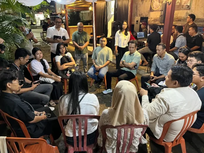 Pemkab Jembrana menggelar Musrenbang Tematik dengan gaya santai bersama anak muda untuk menyerap aspirasi terkait pendidikan, kesehatan mental, ekonomi kreatif, UMKM, dan program pembangunan lainnya.