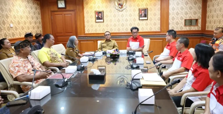Wali Kota Denpasar I Gusti Ngurah Jaya Negara menerima audiensi Perhimpunan INTI Bali di Kantor Wali Kota Denpasar, Senin, 9 Februari 2026.