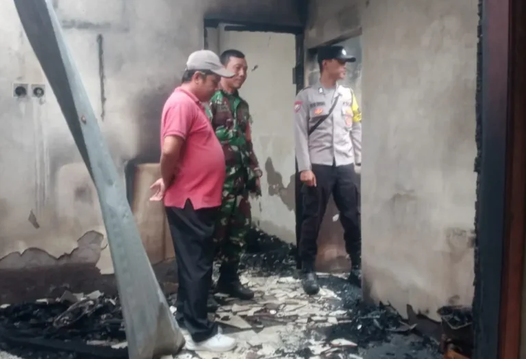 Suasana rumah warga di Desa Kedis, Kecamatan Busungbiu, Buleleng yang mengalami kebakaran.