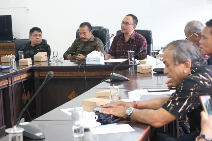 Pemerintah Daerah Kabupaten Buleleng menjamin kepesertaan Penerima Bantuan Iuran (PBI) Kesehatan bagi masyarakat miskin tetap difasilitasi.