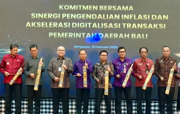 Gubernur Bali Wayan Koster saat membuka High Level Meeting Tim Pengendalian Inflasi Daerah (TPID) dan Tim Percepatan dan Perluasan Digitalisasi Keuangan Daerah (TP2DD) Provinsi Bali, di Auditorium Bank Indonesia Perwakilan Bali, Selasa 10 Februari 2026.