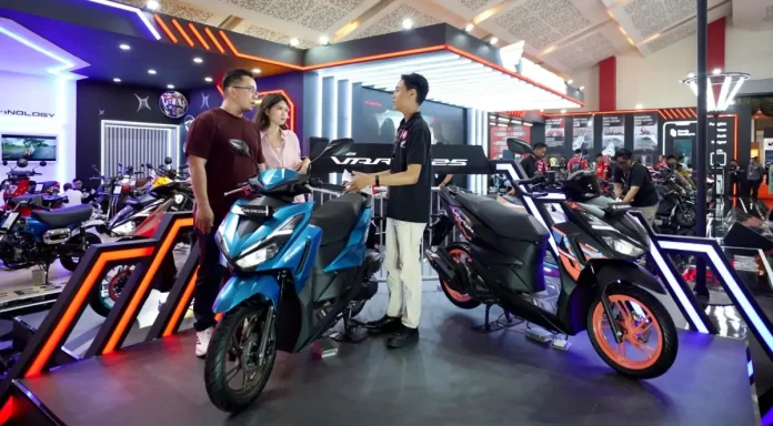 PT Astra Honda Motor (AHM) berpartisipasi di IIMS 2026 di JIEXPO Kemayoran, menghadirkan berbagai produk sepeda motor dan pengalaman berkendara interaktif untuk mendekatkan inovasi Honda kepada konsumen Indonesia.