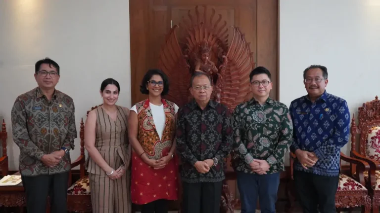 Gubernur Bali Wayan Koster menerima perwakilan Airbnb untuk membahas kepatuhan usaha pariwisata terhadap perizinan dan pajak, serta kerja sama dengan program “Love Bali”.