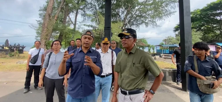Sekretaris Daerah Jembrana, I Made Budiasa, mulai menerapkan sistem tolgate digital di Terminal Gilimanuk untuk meningkatkan PAD melalui pengelolaan retribusi yang lebih transparan, akuntabel, dan efisien.
