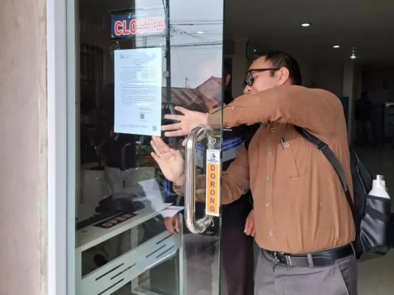 Otoritas Jasa Keuangan resmi mencabut izin usaha PT BPR Kamadana di Bali, dan penanganan simpanan nasabah akan dilakukan oleh Lembaga Penjamin Simpanan sesuai ketentuan.