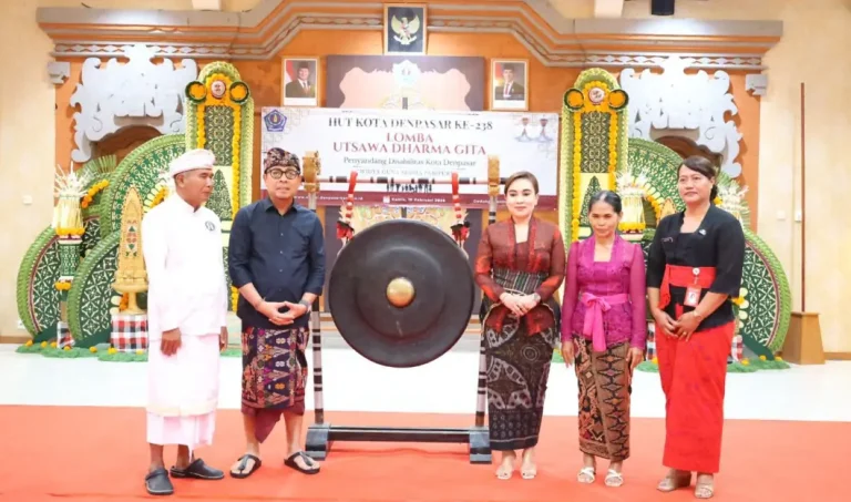 Wakil Wali Kota Denpasar, I Kadek Agus Arya Wibawa, membuka Utsawa Dharma Gita bagi penyandang disabilitas untuk merayakan HUT ke-238 kota sekaligus mendorong partisipasi dan pelestarian budaya Bali.