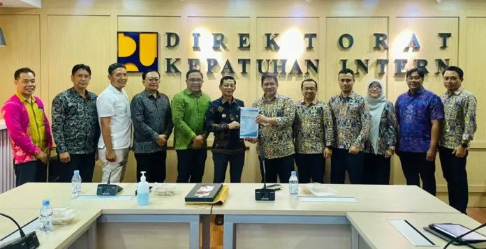Bupati Klungkung I Made Satria bersama jajaran melakukan audiensi dengan Kementerian PUPR untuk membahas penanganan abrasi pantai yang merusak infrastruktur dan mengganggu ekonomi di Nusa Penida.