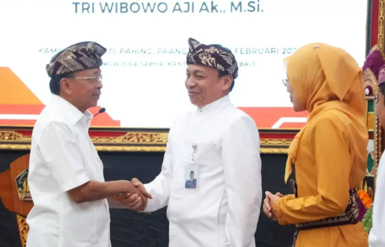pengukuhan Tri Wibowo Aji sebagai Kepala Perwakilan Badan Pengawasan Keuangan dan Pembangunan (BPKP) Provinsi Bali oleh Gubernur Bali, Wayan Koster, Kamis 19 Februari 2026 di Gedung Wiswa Sabha, Denpasar.