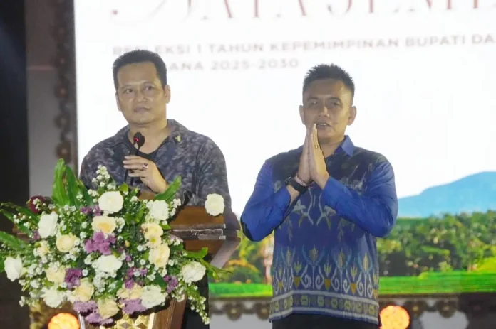 Bupati I Made Kembang Hartawan dan Wakil Bupati I Gede Ngurah Patriana Krisna memaparkan capaian kinerja tahun pertama kepemimpinan mereka.