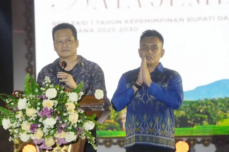 Bupati I Made Kembang Hartawan dan Wakil Bupati I Gede Ngurah Patriana Krisna memaparkan capaian kinerja tahun pertama kepemimpinan mereka.