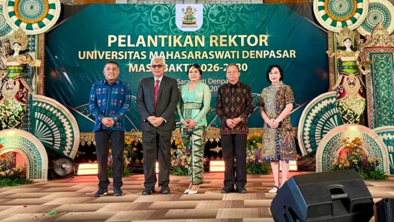 Gubernur Bali, Wayan Koster menghadiri pelantikan Rektor Universitas Mahasaraswati Denpasar dan mendorong kolaborasi riset perguruan tinggi se-Bali dengan pemerintah daerah.