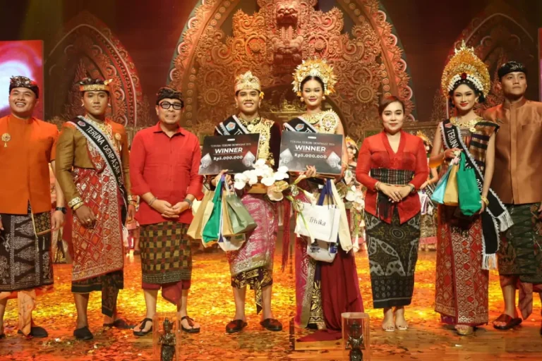 Grandfinal ajang pemilihan Teruna Teruni Denpasar (TTD) 2026 digelar di Gedung Dharma Negara Alaya, Sabtu (21/2) malam. Hadir secara langsung pada momen tersebut Wawali Denpasar, I Kadek Agus Arya Wibawa didampingi Ny. Ayu Kristi Arya Wibawa, Sekda Denpasar, I Gusti Ngurah Eddy Mulya didampingi Ny. I Gusti Ayu Putu Suwandewi Eddy Mulya