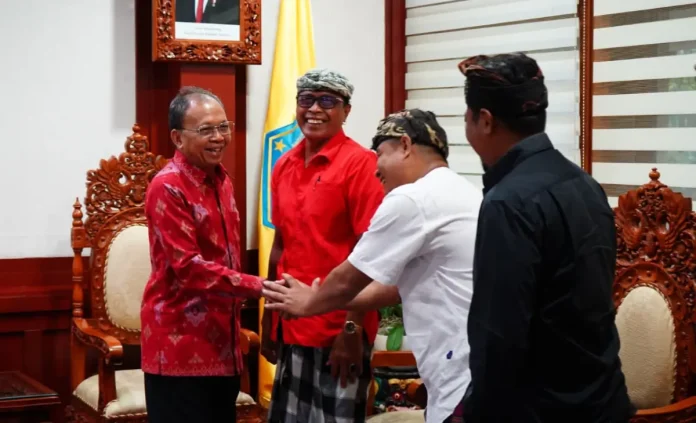 Gubernur Koster Fasilitasi Kuota dan BPJS Sopir Konvensional Bali