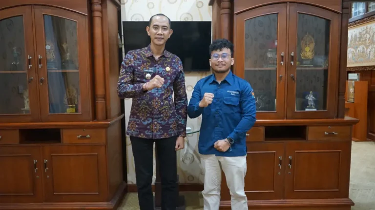 Wabup Klungkung Tjokorda Gde Surya Putra menerima audiensi Relawan Kelas Inspirasi Bali untuk memperkuat sinergi pendidikan berbasis karakter dan motivasi bagi siswa SD di pelosok Klungkung.