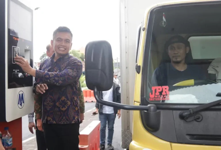 Wabup Jembrana I Gede Ngurah Patriana Krisna meresmikan e-Retribusi Parkir di Terminal Gilimanuk, mendorong digitalisasi pembayaran untuk meningkatkan PAD, transparansi anggaran, dan efisiensi layanan publik.