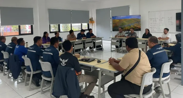 Astra Motor Bali menggelar program upskilling dan reskilling guru SMK teknik sepeda motor untuk memperkuat kompetensi teknologi, termasuk kendaraan listrik, agar lulusan siap kerja sesuai standar industri.