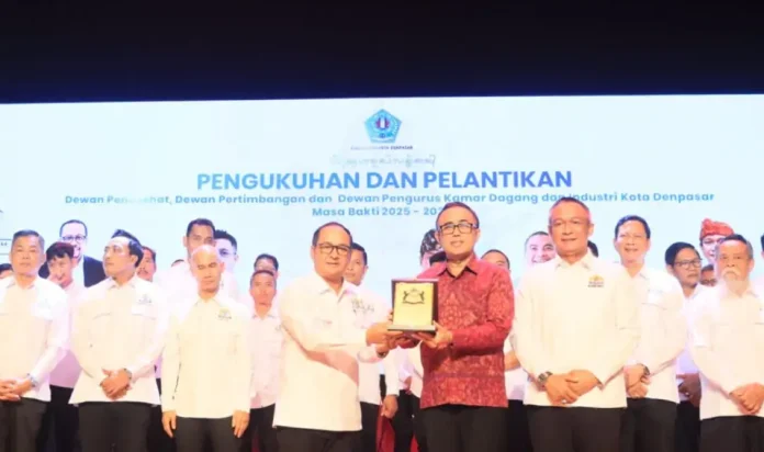 Wali Kota Denpasar, I Gusti Ngurah Jaya Negara dalam kesempatan menghadiri Pengukuhan dan Pelantikan Dewan Penasihat, Dewan Pertimbangan, serta Dewan Pengurus KADIN Kota Denpasar masa bakti 2025–2030, Selasa (24/2/2026), bertempat di Ruang Taksu Dharma Negara Alaya.