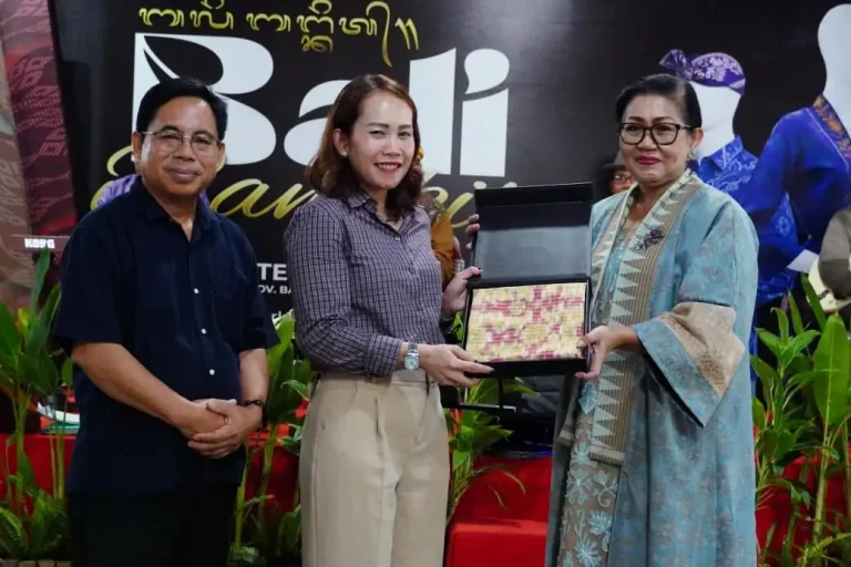 Ketua Dekranasda Bali Terima Kaji Tiru Komisi II DPRD Gunung Mas untuk Promosi Kerajinan Lokal