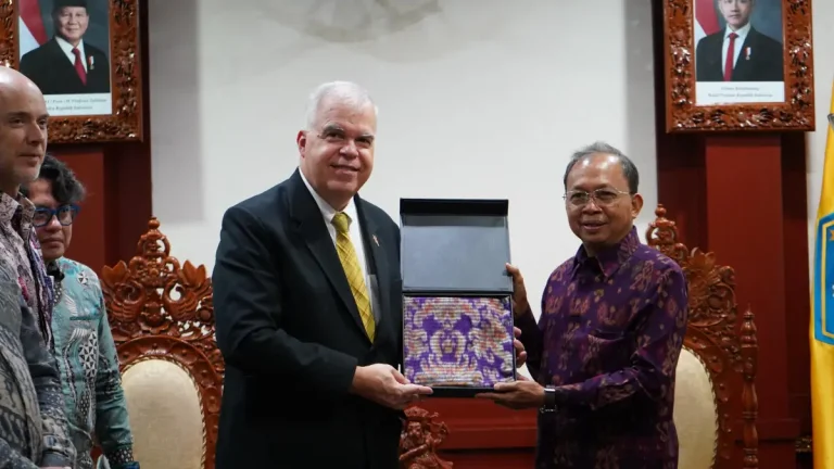 Gubernur Koster Sambut Dubes AS, Bahas Konsulat Baru dan Keamanan Wisatawan di Bali