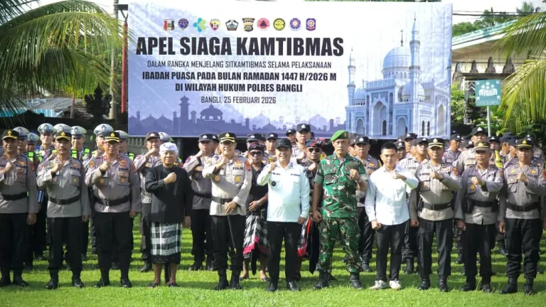 Bupati Bangli, Sang Nyoman Sedana Arta, memimpin Apel Siaga Kamtibmas untuk menjaga keamanan dan ketertiban selama Ramadan 1447 H/2026 M dan persiapan Hari Raya Nyepi.
