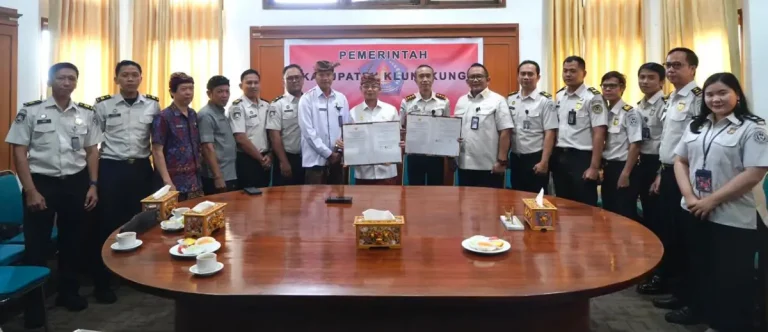 Bupati I Made Satria resmi meminjamkan gedung eks Kantor Inspektorat kepada Kantor Imigrasi Kelas III Non TPI Klungkung agar layanan keimigrasian di Klungkung lebih optimal.