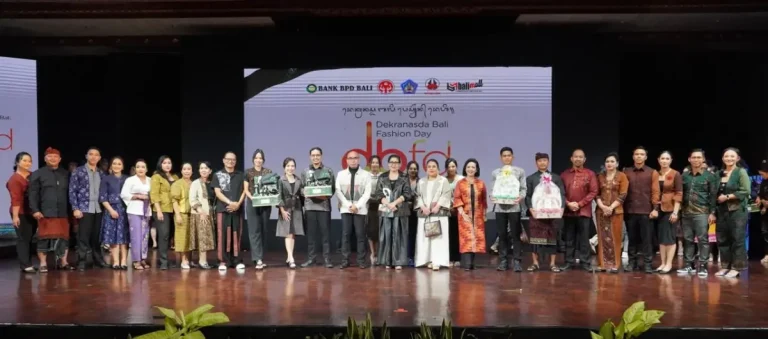 Dekranasda Bali Fashion Day Dorong Penguatan Industri Sandang Lokal