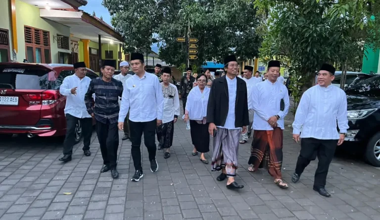 Bupati Jembrana I Made Kembang Hartawan hadir dalam Safari Ramadhan di MAN 1 Negara, mengajak masyarakat menjaga kerukunan saat Nyepi dan Idul Fitri 1447 H 2026 beririsan.