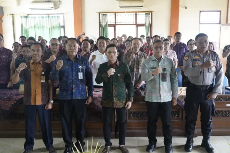 Bupati Klungkung I Made Satria membuka Musrenbangcam 2027, menekankan efisiensi anggaran dan fokus pada program prioritas desa seperti pengelolaan sampah, stunting, dan peningkatan pelayanan masyarakat.