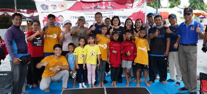 Wakil Bupati Buleleng yang juga Ketua KONI Buleleng, Gede Supriatna, hadir langsung memberikan dukungan kepada atlet panjat tebing Buleleng