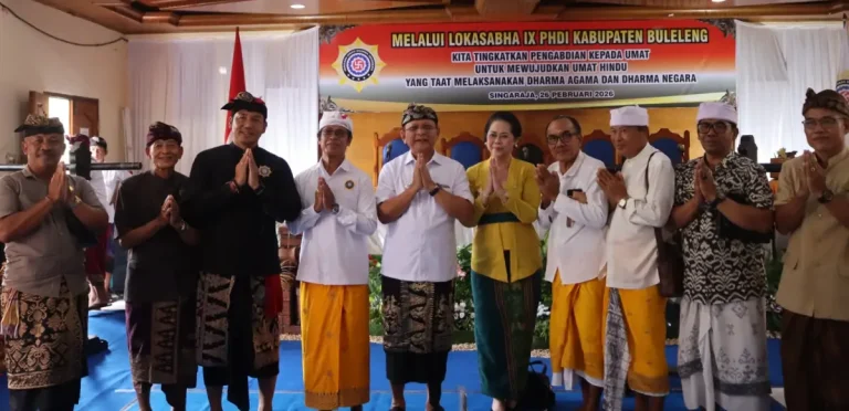 Bupati I Nyoman Sutjidra mengajak pengurus Persatuan Hindu Dharma Indonesia (PHDI) Buleleng untuk meningkatkan pengabdian, kualitas pelayanan, dan peran strategis mereka dalam mengayomi umat Hindu di seluruh wilayah Buleleng.