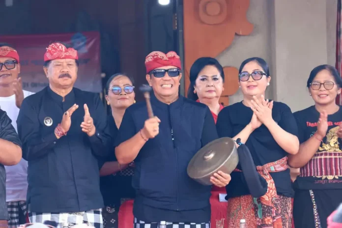 Pawai Ogoh-Ogoh Desa Adat Kota Tabanan Gaungkan Nyepi Damai dan Tabanan Bersih
