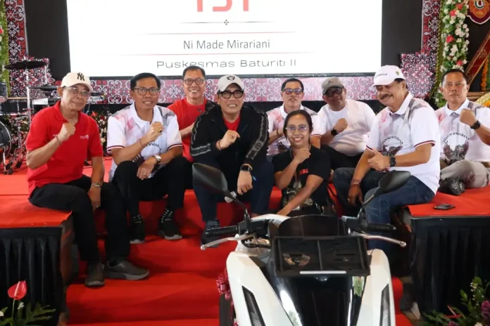 Bupati Tabanan I Komang Gede Sanjaya menghadiri Pra Rapat Anggota Tahunan KPN Abdi Praja Singasana Jaya 2025, memberikan sambutan, dan mengikuti demo masak bersama masyarakat untuk memperkuat koperasi dan perekonomian lokal.