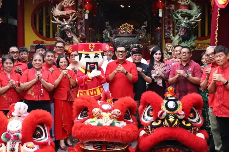 Bupati Tabanan, I Komang Gede Sanjaya, menghadiri perayaan Imlek dan Cap Go Meh 2026 di Vihara Dharma Cattra, menekankan kerukunan lintas agama dan budaya serta kebersamaan masyarakat.