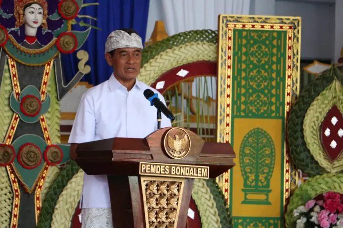 Wakil Bupati Buleleng Gede Supriatna menegaskan komitmen pemerintah daerah dalam memperkuat eksistensi desa adat sebagai garda terdepan pelestarian adat, tradisi, dan budaya Bali.