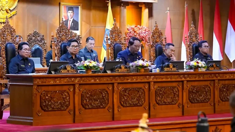 Bupati Wayan Adi Arnawa saat Rapat Paripurna DPRD Kabupaten Badung Masa Persidangan Kedua Tahun Sidang 2025-2026, di Ruang Sidang Utama Gosana, Sekretariat DPRD Kabupaten Badung, Selasa (31/3/2026).