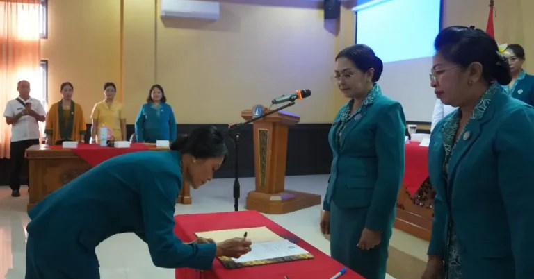 Ketua Tim Penggerak PKK Kabupaten Badung, Rasniathi Adi Arnawa, secara resmi melantik Supadmi Darma Putra sebagai Ketua TP PKK Kecamatan Petang. Prosesi pelantikan berlangsung di Gedung Giri Gosana Kantor Camat Petang, Rabu 11 Maret 2026.