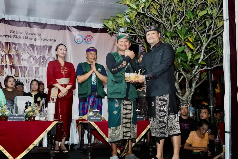 Wabup Badung Buka Mengwi Ogoh-Ogoh Festival IV, Dorong Generasi Muda Lestarikan Budaya