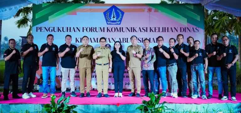 Bupati Badung I Wayan Adi Arnawa secara resmi mengukuhkan kepengurusan Forum Komunikasi Kelihan Dinas (FK2D) Kecamatan Abiansemal untuk masa bakti 2026–2031.