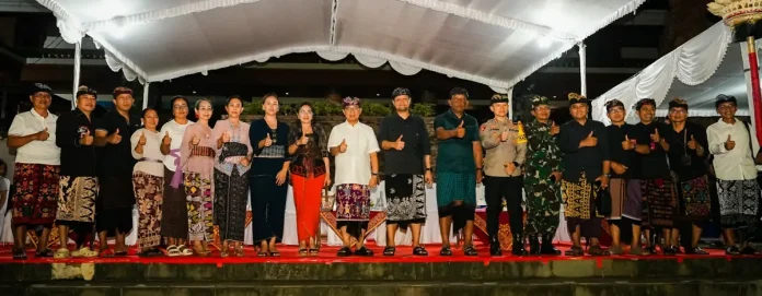 Bupati Wayan Adi Arnawa bersama Wabup Bagus Alit Sucipta dan Ketua DPRD Badung I Gusti Anom Gumanti secara resmi menutup Lomba Ogoh-Ogoh 
