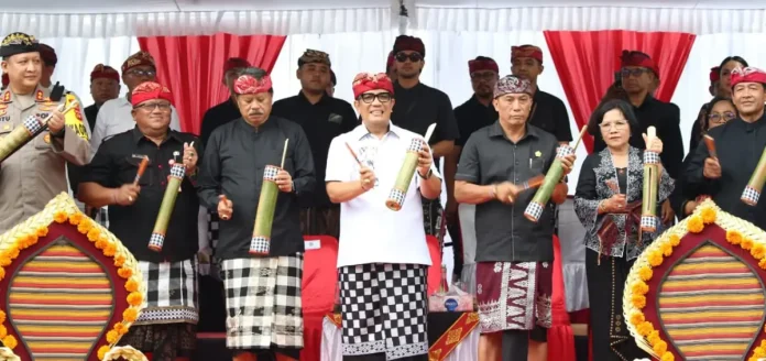 Puncak perhelatan Festival Ogoh-Ogoh Singasana III berlangsung meriah di kawasan Gedung Kesenian I Ketut Marya, Minggu 15 Maret 2026.