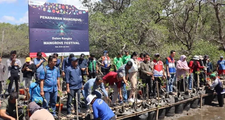 Pertamina Patra Niaga Pertamina Patra Niaga melibatkan pakar lingkungan dan masyarakat setempat untuk mempercepat rehabilitasi ekosistem mangrove di kawasan Benoa.