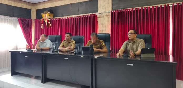 Menindaklanjuti arahan Bupati, Sekda I Dewa Bagus Riana Putra memimpin penertiban kabel semrawut di Kabupaten Bangli guna memperbaiki estetika wilayah dan mengurangi polusi visual di kawasan perkotaan.