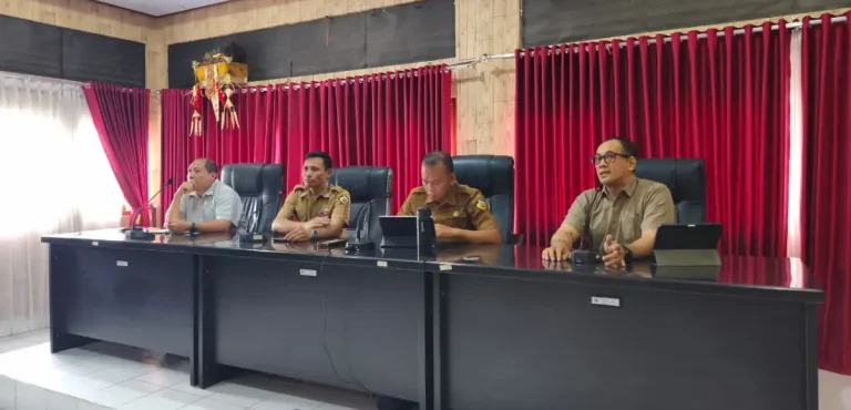 Menindaklanjuti arahan Bupati, Sekda I Dewa Bagus Riana Putra memimpin penertiban kabel semrawut di Kabupaten Bangli guna memperbaiki estetika wilayah dan mengurangi polusi visual di kawasan perkotaan.